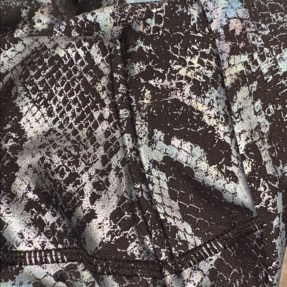 Carbon38 Bundle Metallic Snake Print High Rise 7/… - image 5